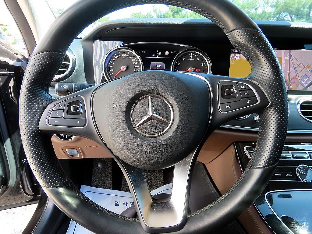 Mercedes Benz E class - Vista 8