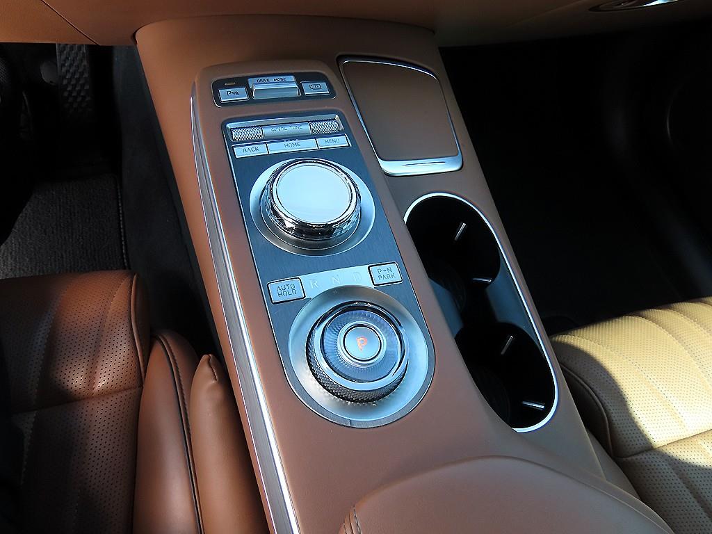 Genesis GV70 - Vista 11