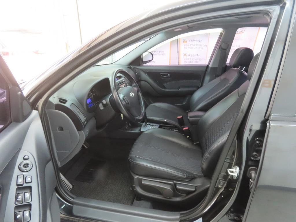 HYUNDAI Avante - Vista 5