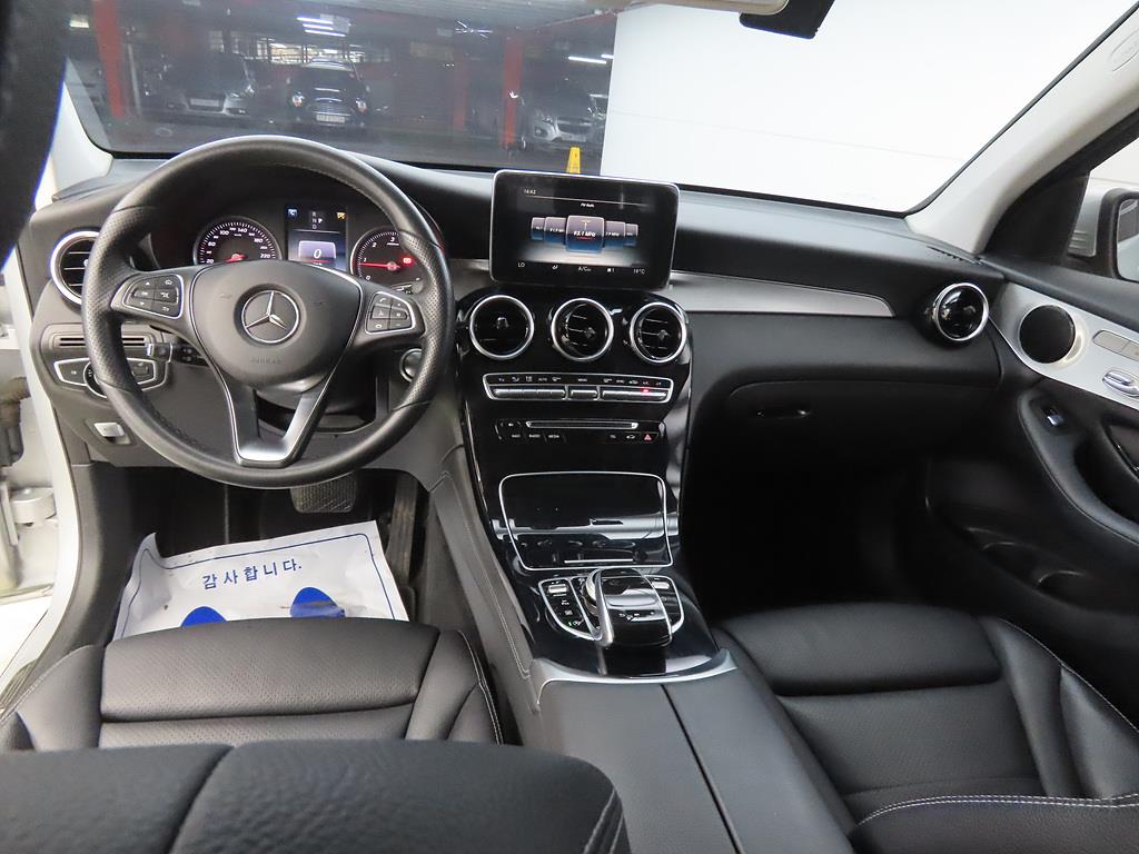 Mercedes Benz GLC Class - Vista 7