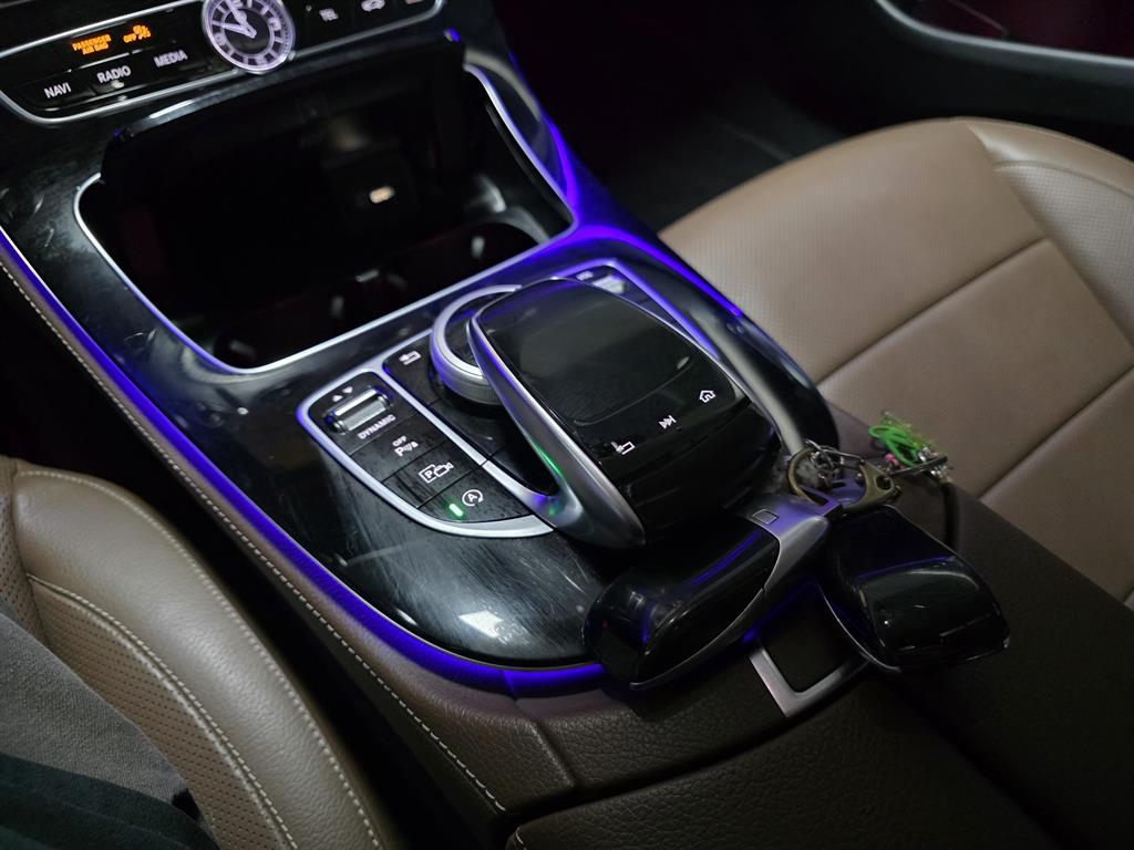 Mercedes Benz E class - Vista 10