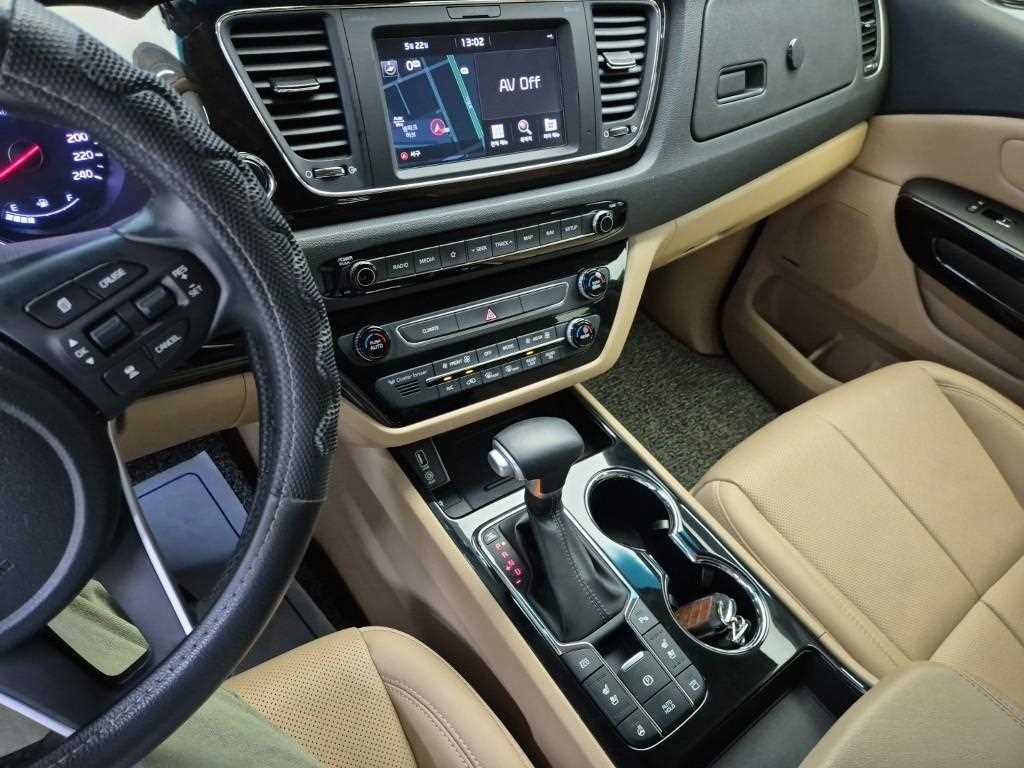 KIA Carnival - Vista 10
