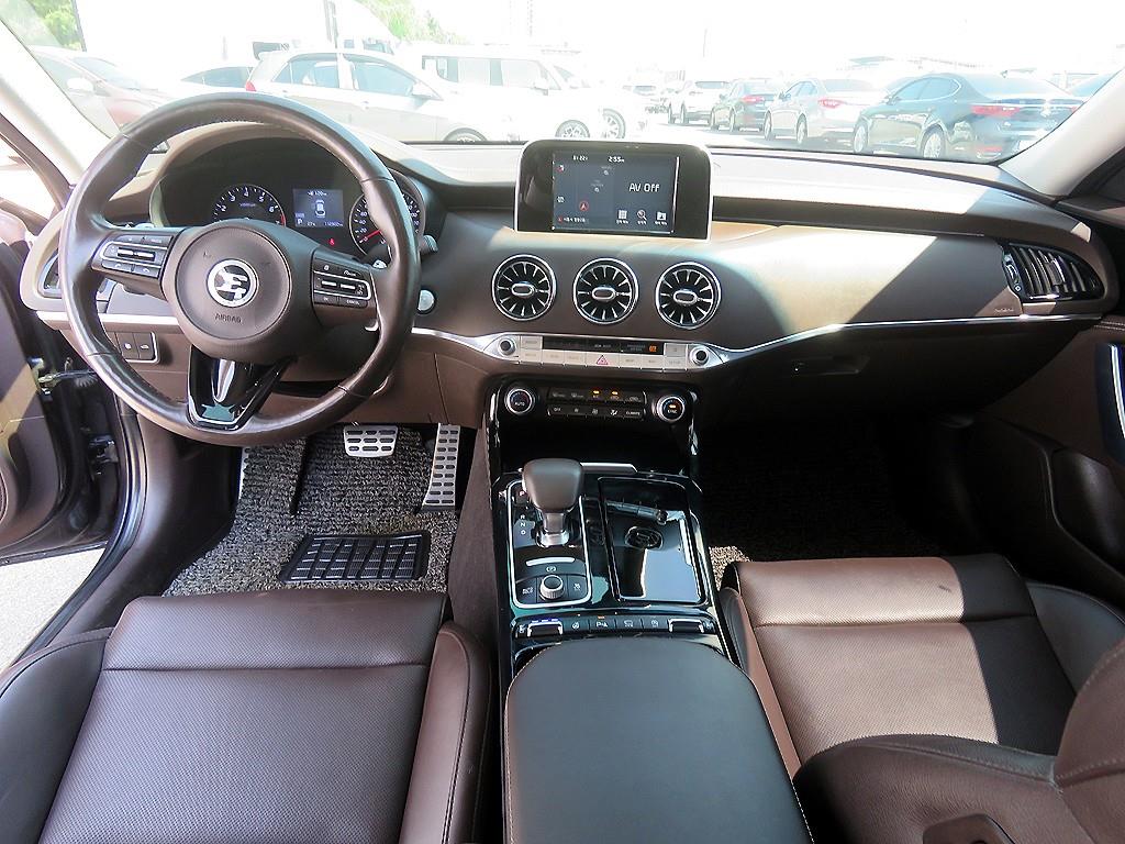 KIA Stinger - Vista 10