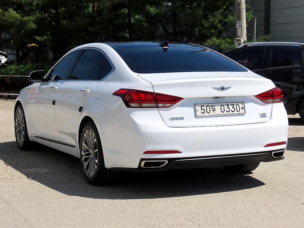 HYUNDAI Genesis - Vista 3