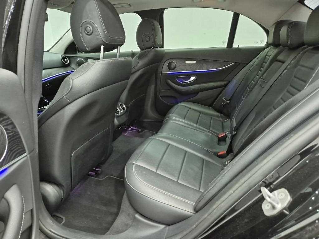 Mercedes Benz E class - Vista 12