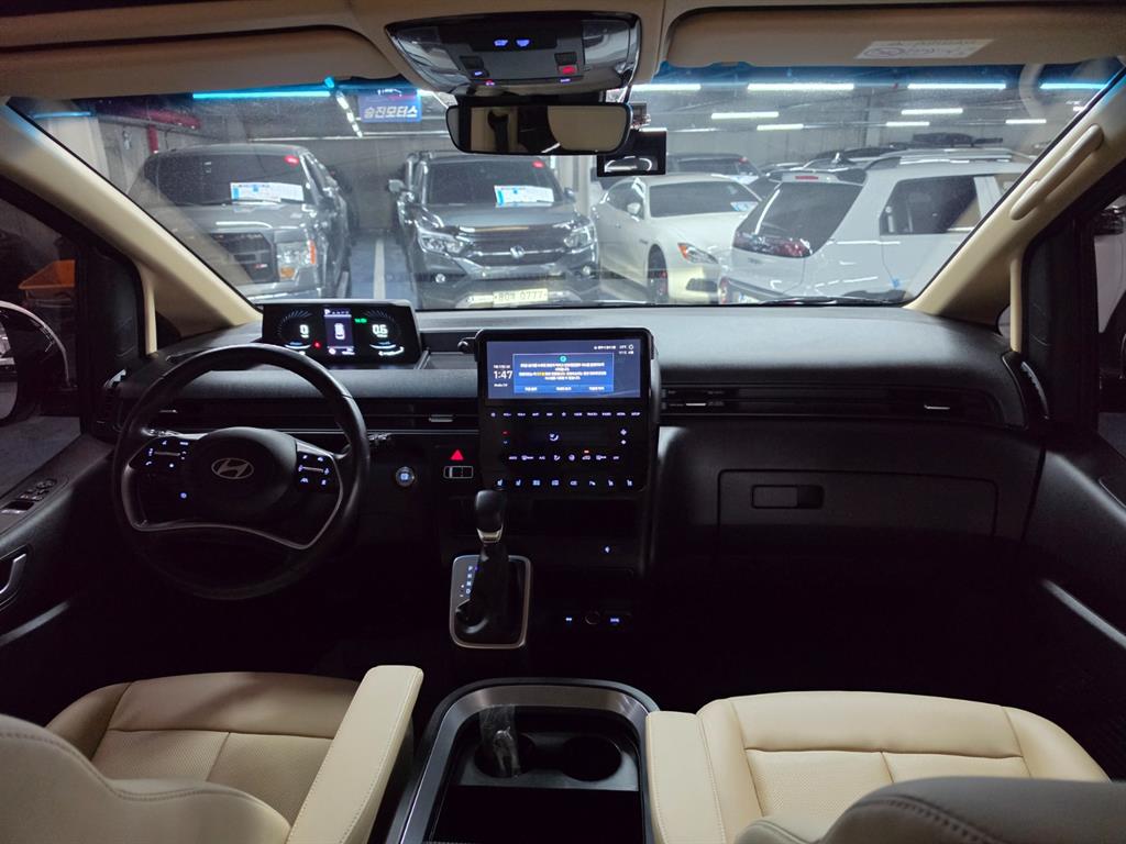 HYUNDAI Staria - Vista 4