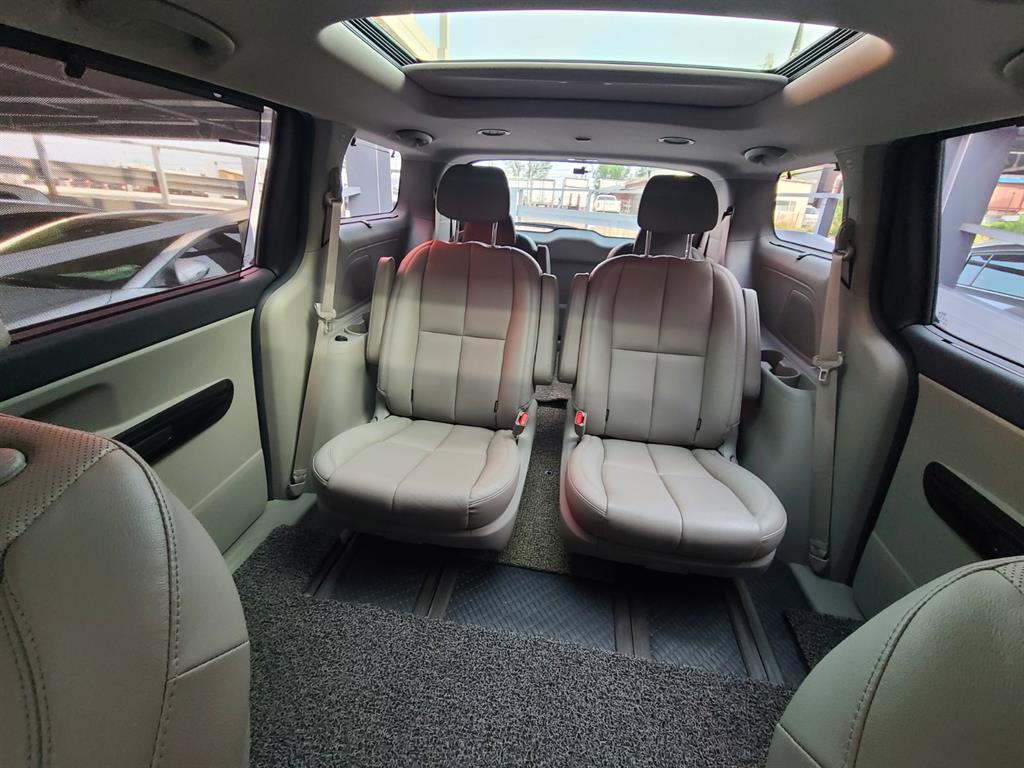 KIA Carnival - Vista 9