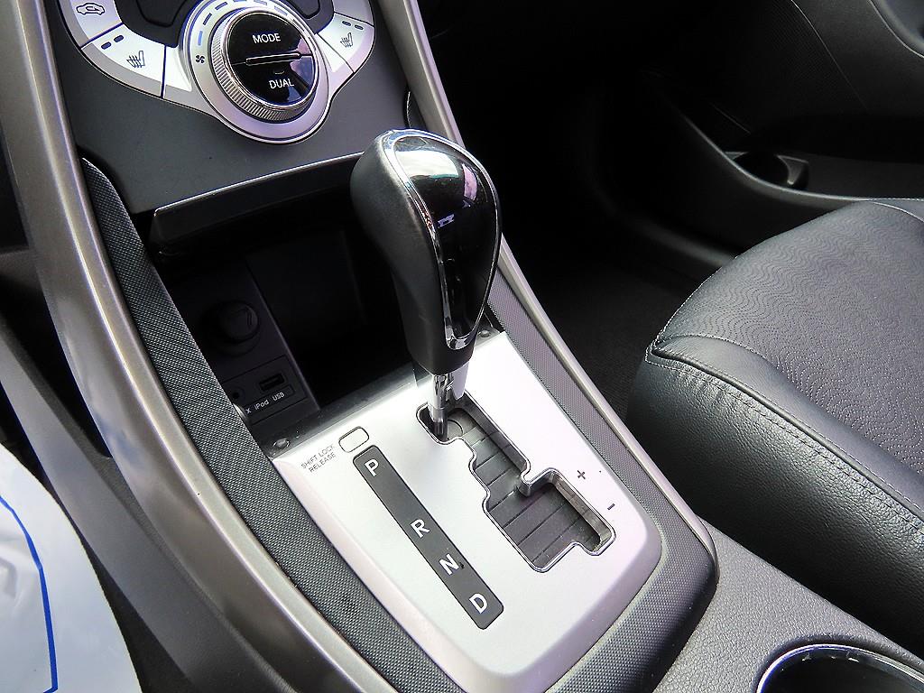 HYUNDAI Avante - Vista 11