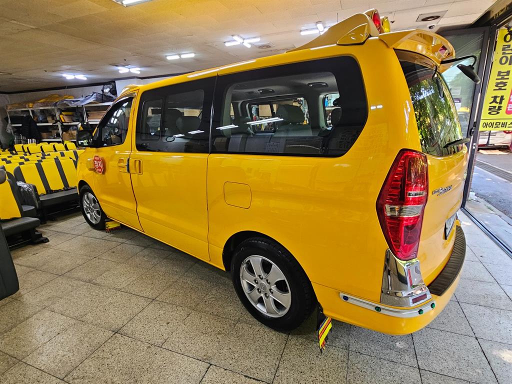 HYUNDAI Starex - Vista 6