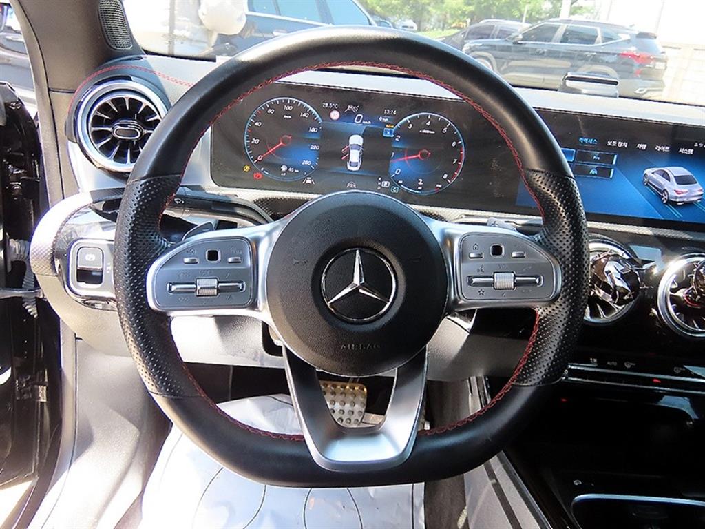 Mercedes Benz CLA Class - Vista 8