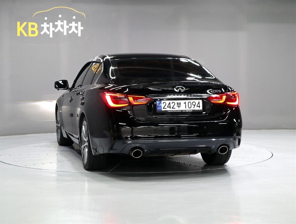 Infiniti Q - Vista 4