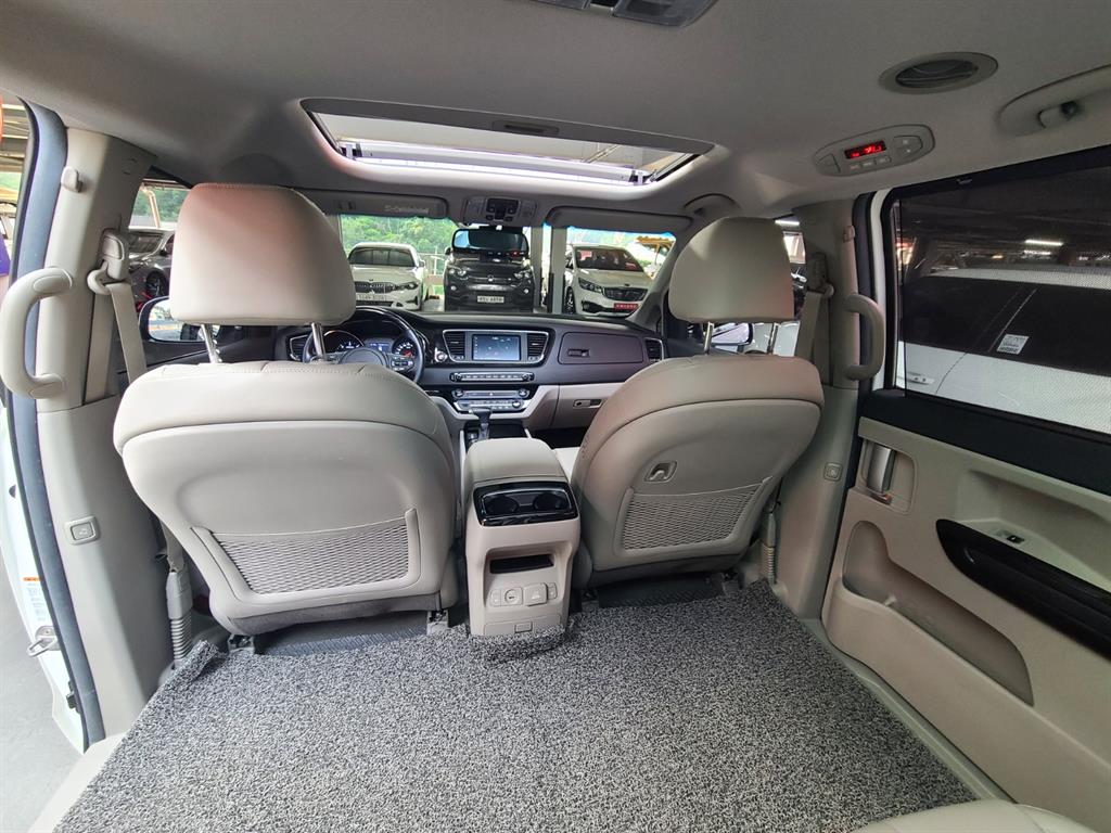 KIA Carnival - Vista 10