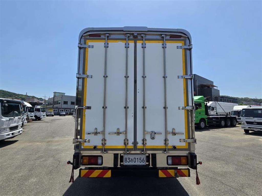medium and large cargo truck - Vista 6