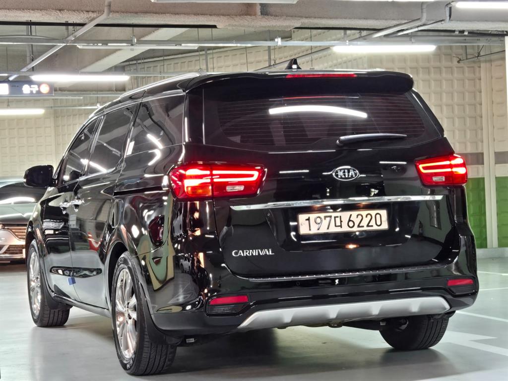 KIA Carnival - Vista 4