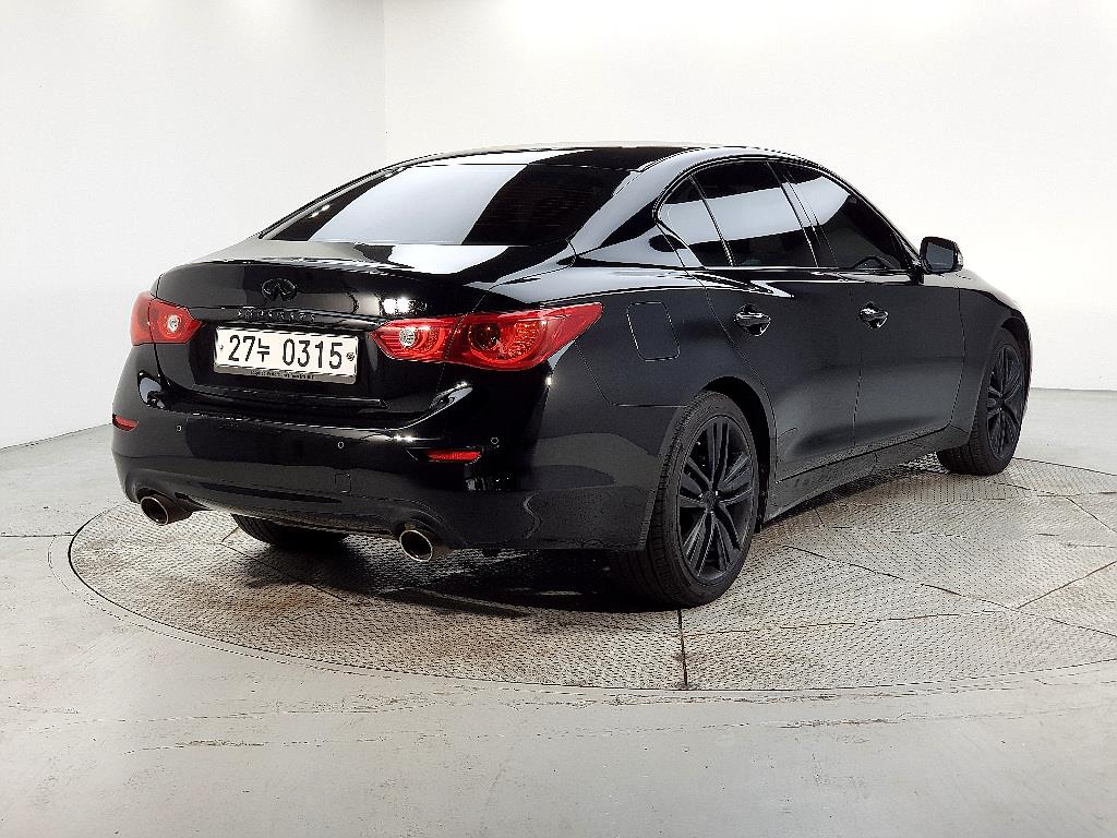 Infiniti Q - Vista 4