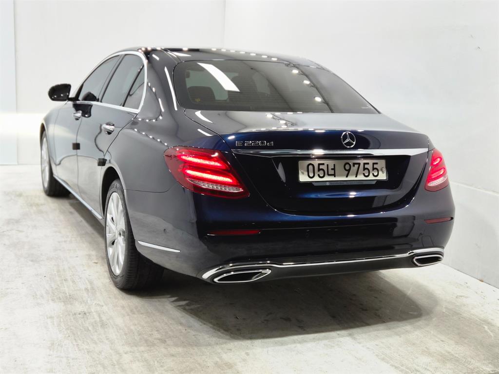 Mercedes Benz E class - Vista 4