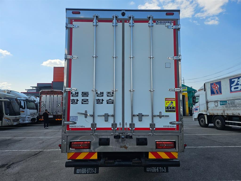 medium and large cargo truck - Vista 4