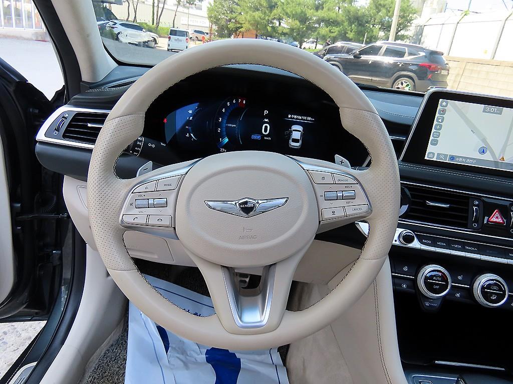 Genesis G70 - Vista 8