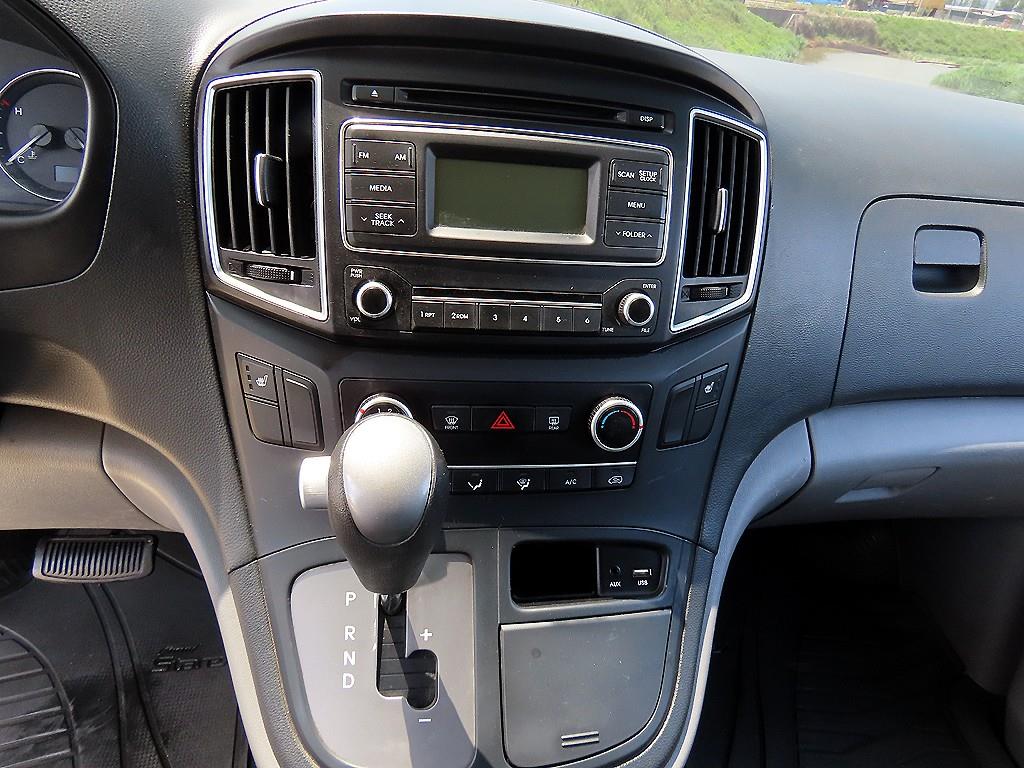 HYUNDAI Starex - Vista 10