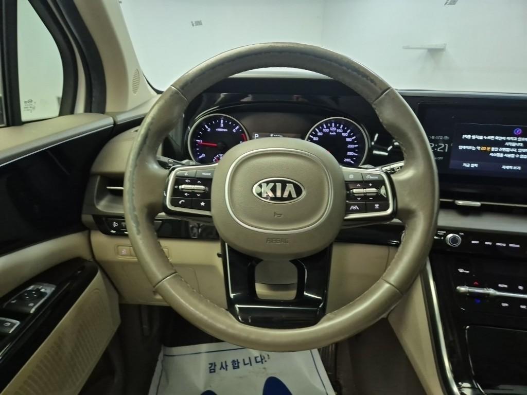 KIA Carnival - Vista 9
