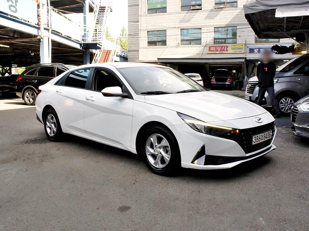 HYUNDAI Avante - Vista 3
