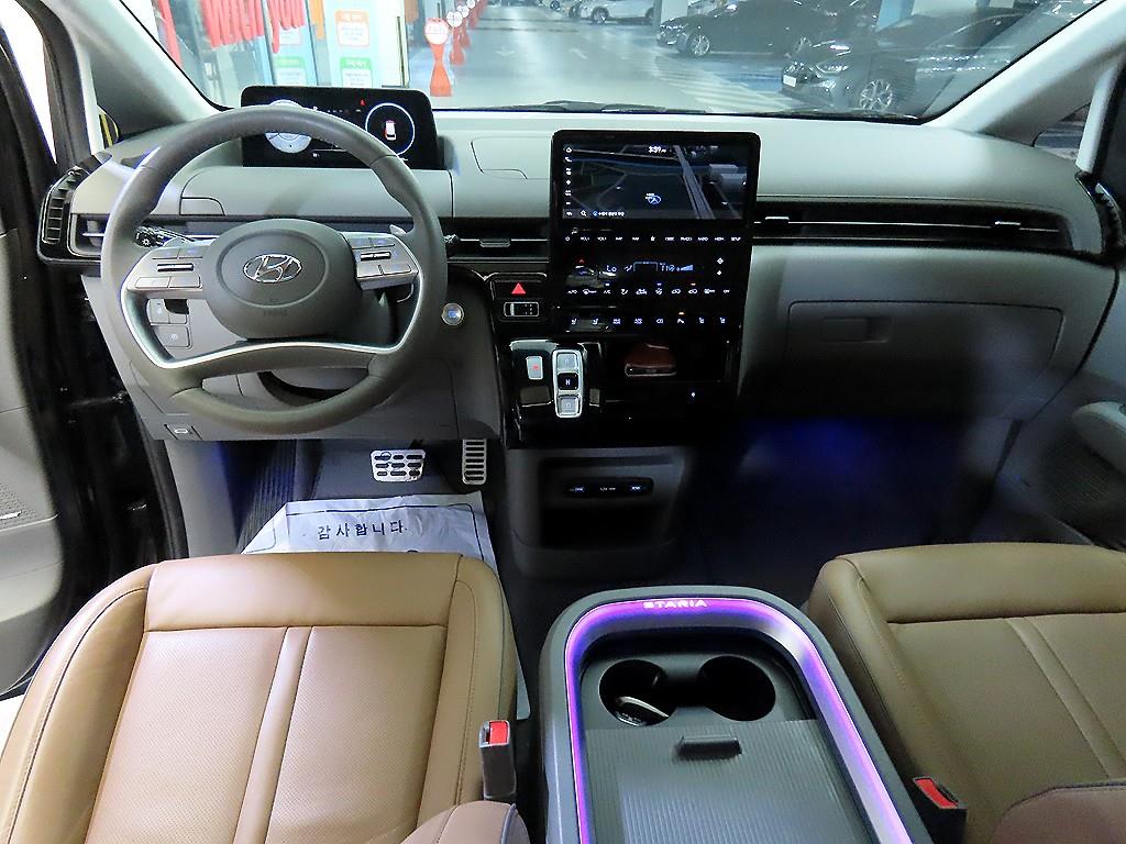 HYUNDAI Staria - Vista 11