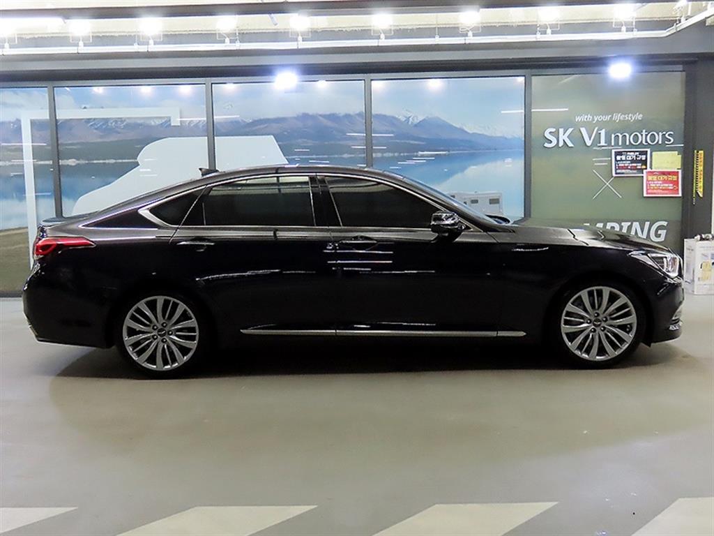 HYUNDAI Genesis - Vista 3