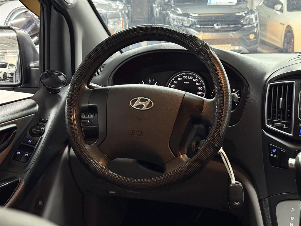 HYUNDAI Starex - Vista 10