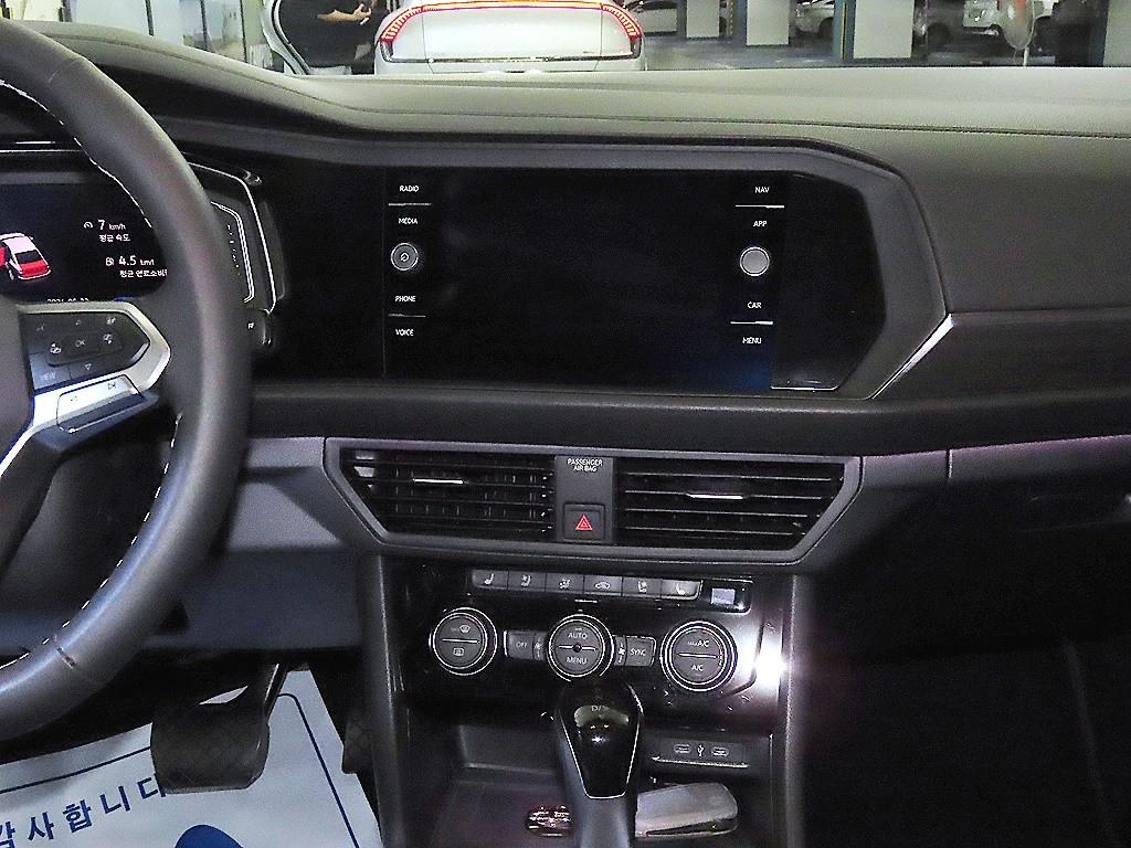 Volkswagen Jetta - Vista 11