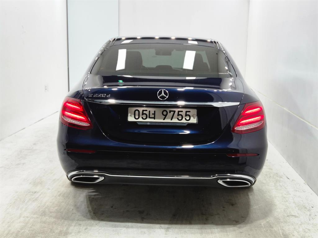 Mercedes Benz E class - Vista 3