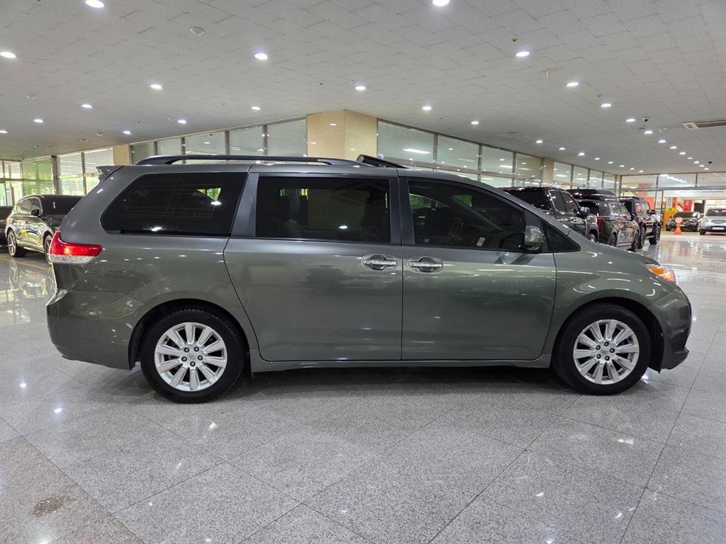 Toyota Siena - Vista 5