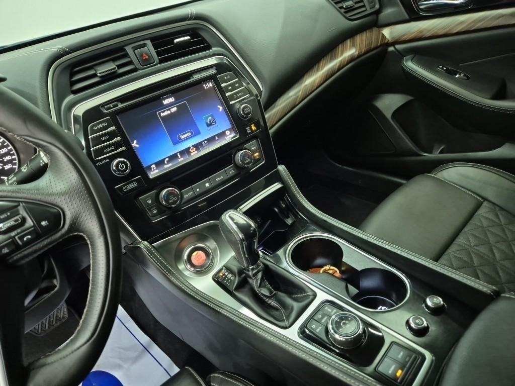 Nissan Maxima - Vista 10