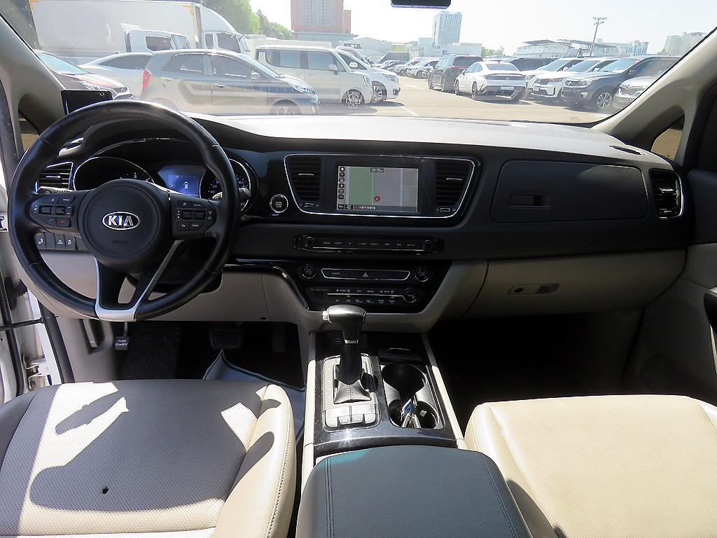 KIA Carnival - Vista 9