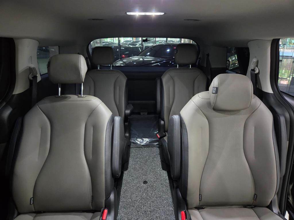 KIA Carnival - Vista 8