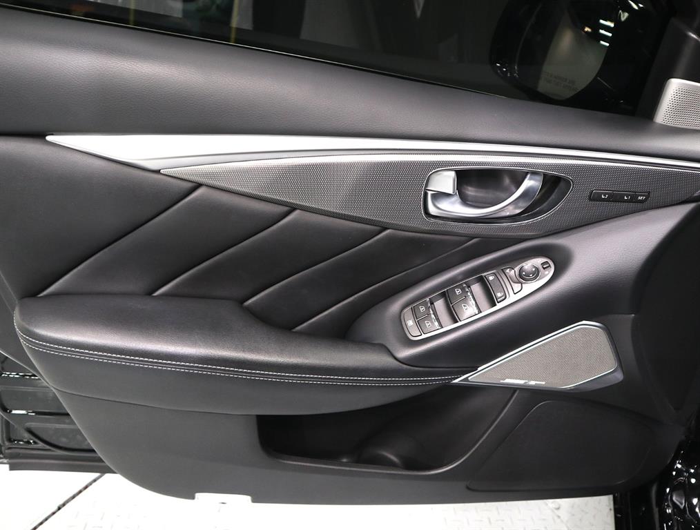 Infiniti Q - Vista 8