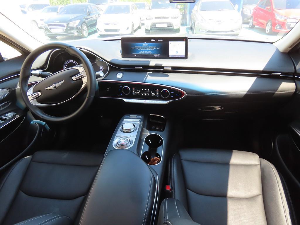 Genesis GV70 - Vista 5