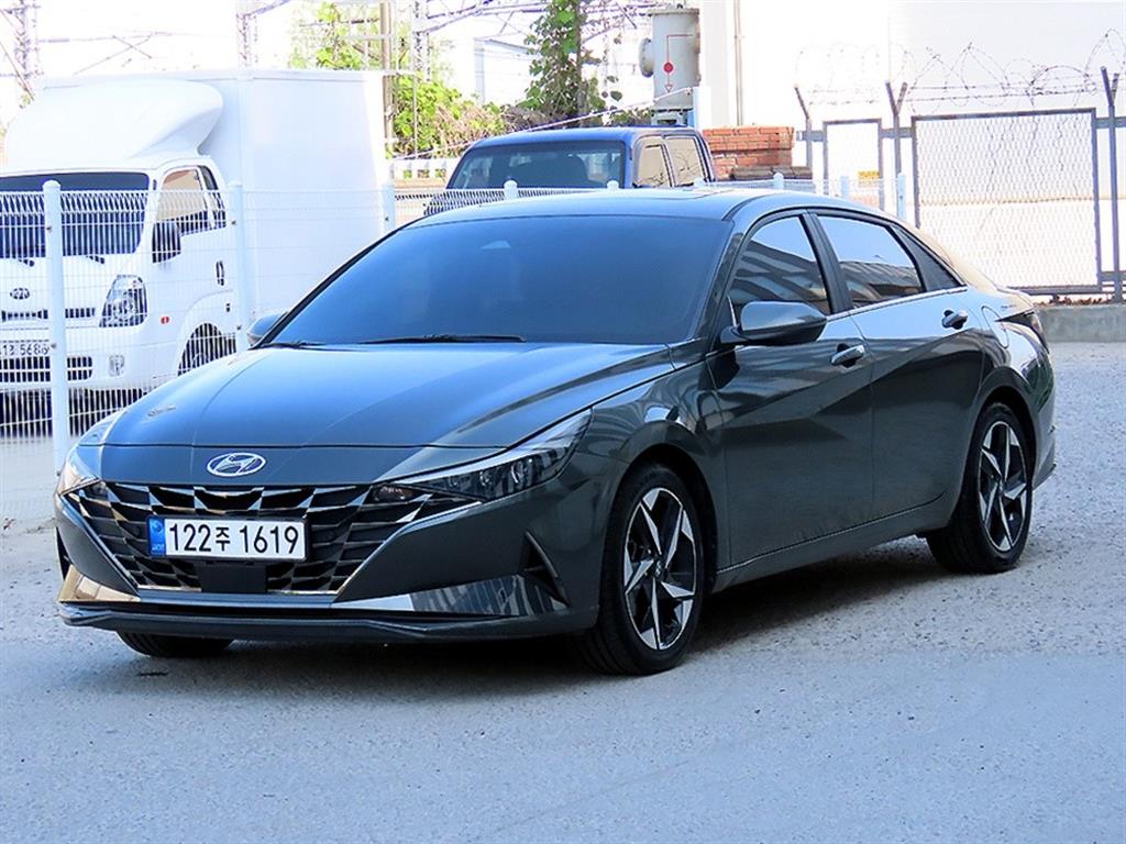 HYUNDAI Avante - Vista 2
