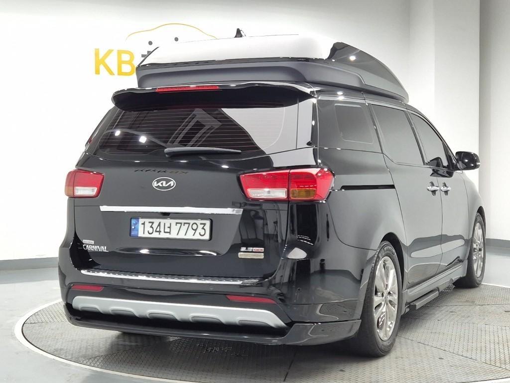 KIA Carnival - Vista 3