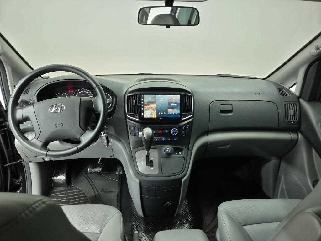 HYUNDAI Starex - Vista 7