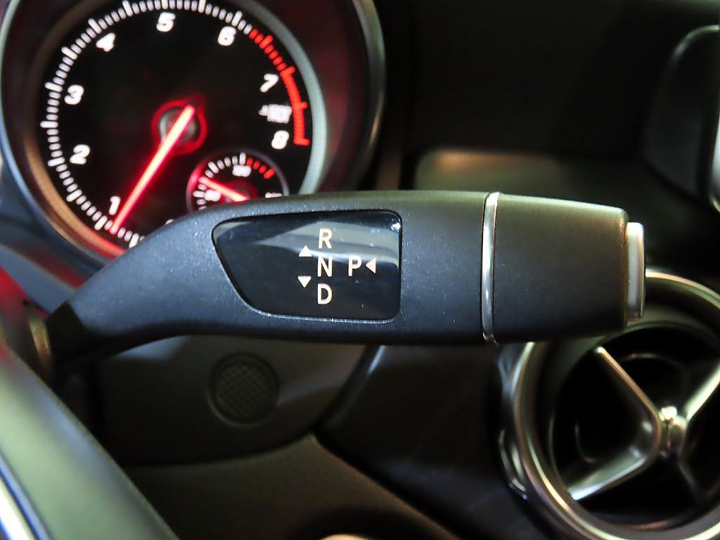 Mercedes Benz GLA Class - Vista 12