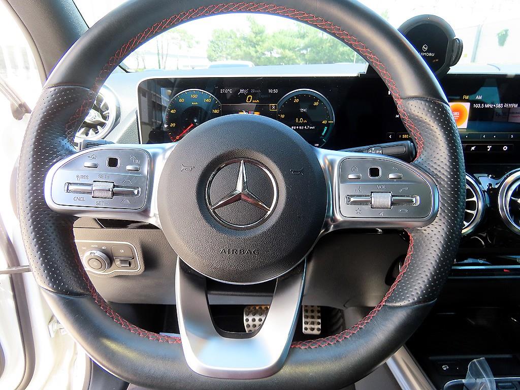 Mercedes Benz GLA Class - Vista 8