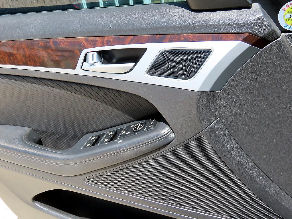 HYUNDAI Genesis - Vista 12