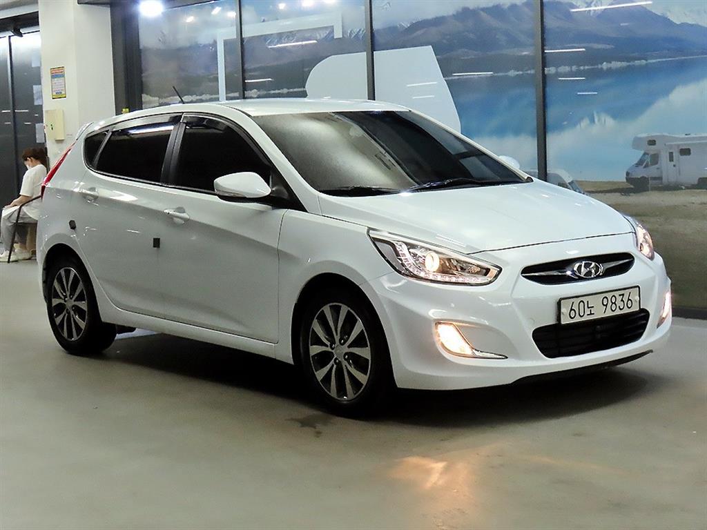 HYUNDAI Accent 2015 Blanco - Importación desde Corea - HF Imports Iquique - Foto 1