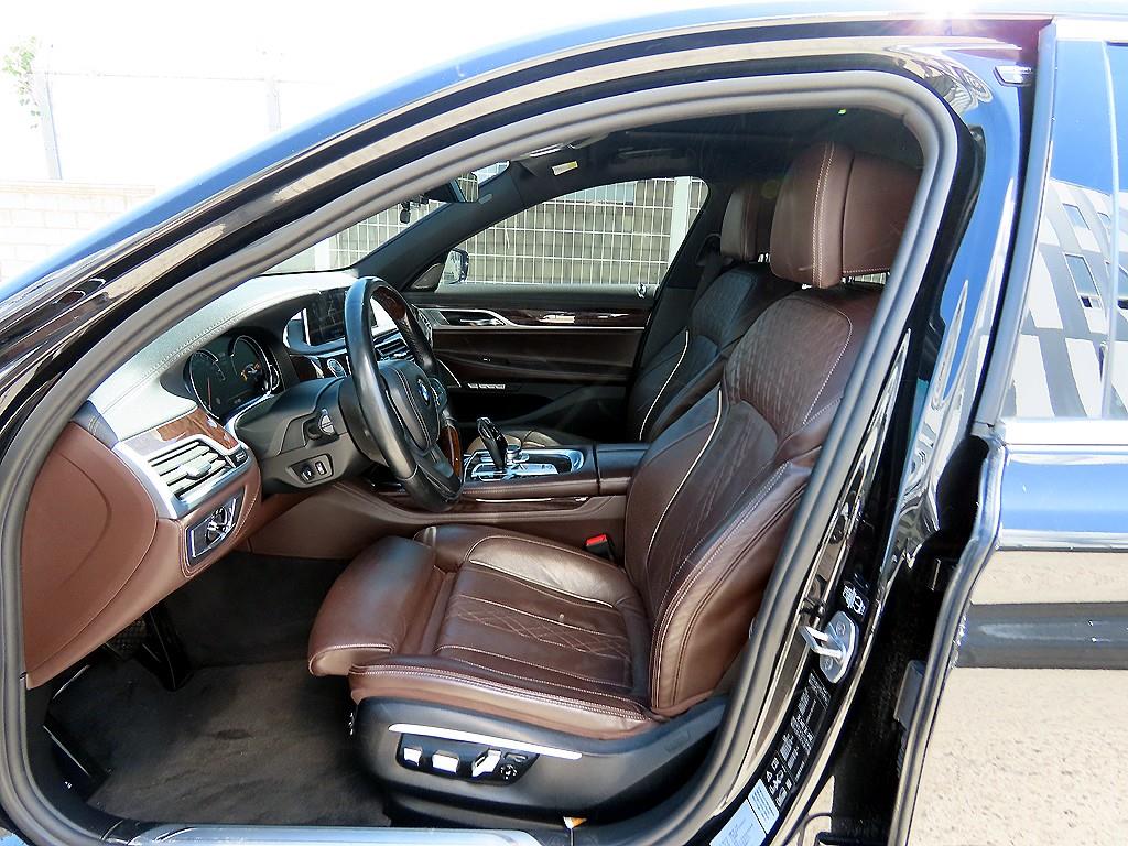 BMW 7 Series - Vista 5