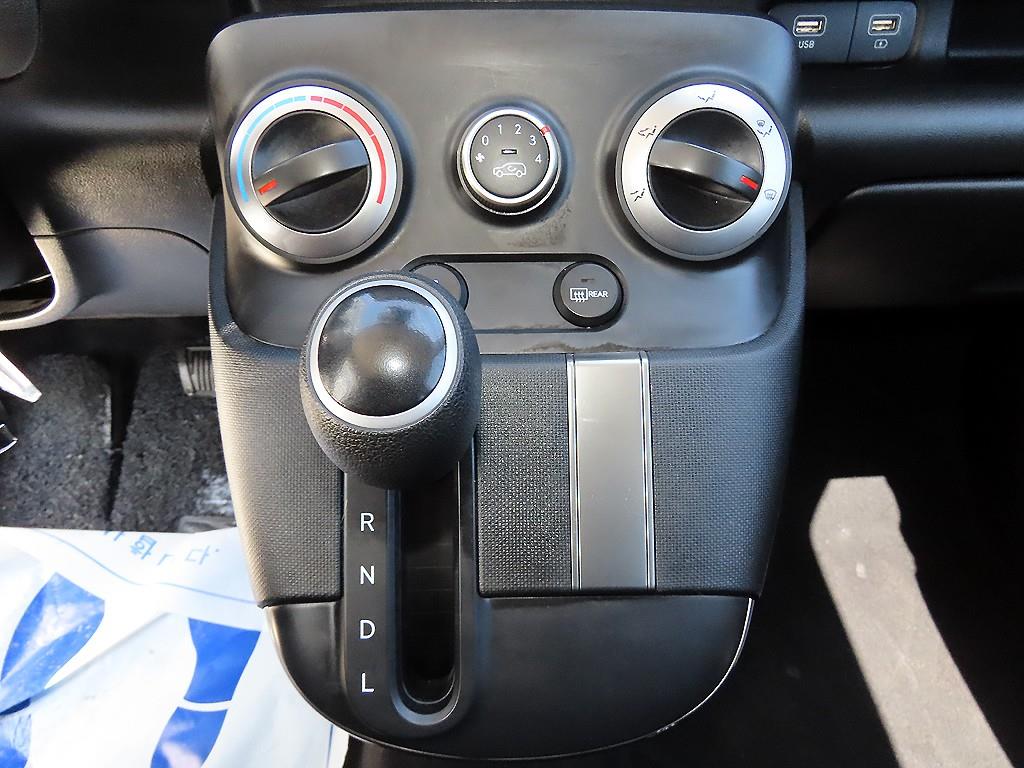 HYUNDAI Casper - Vista 10