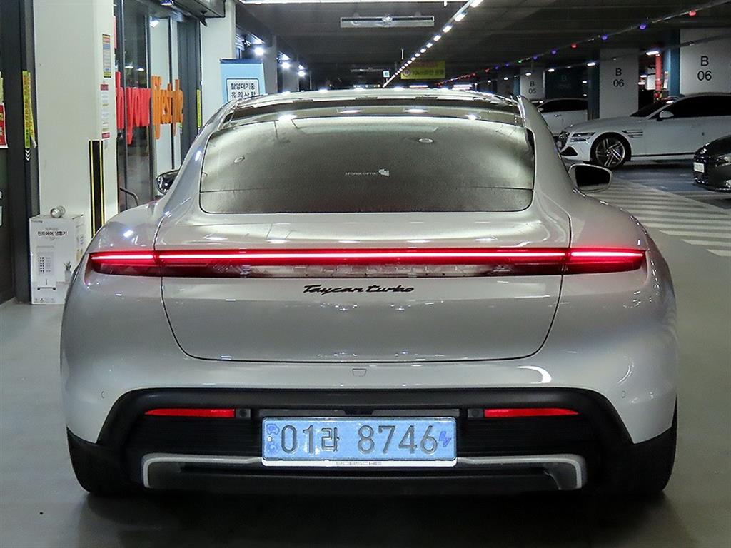 Porsche Taycan - Vista 5