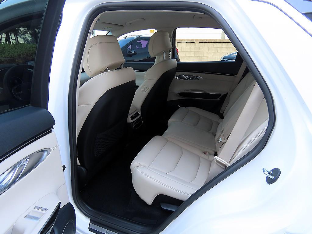 Genesis GV70 - Vista 6
