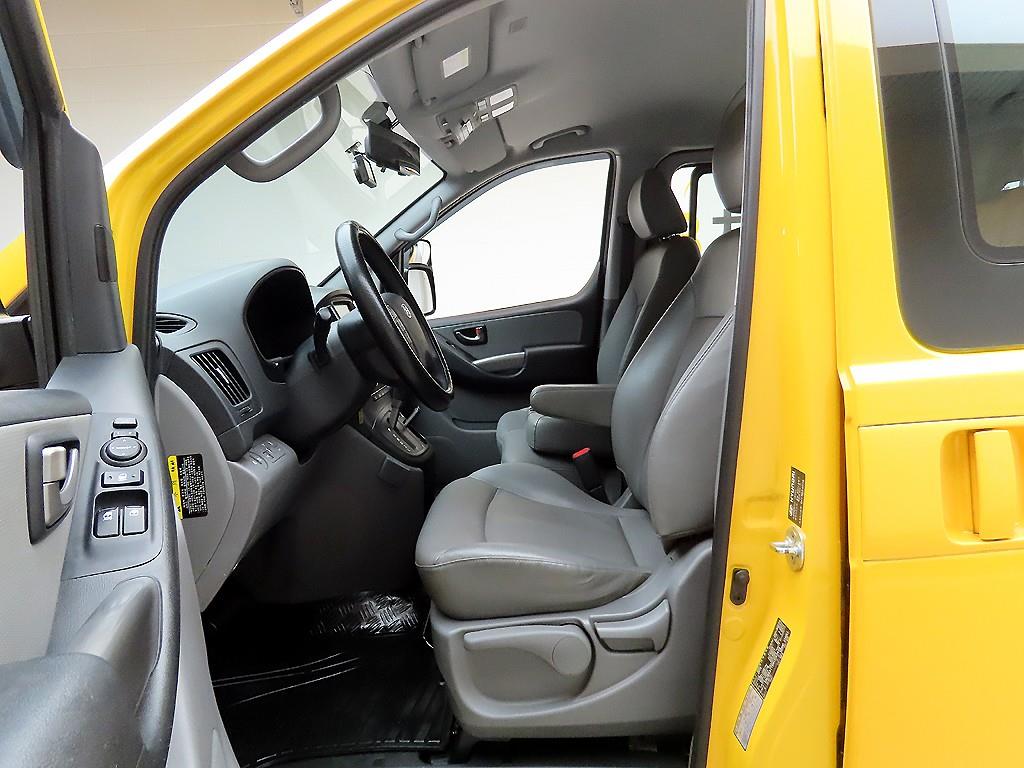 HYUNDAI Starex - Vista 12
