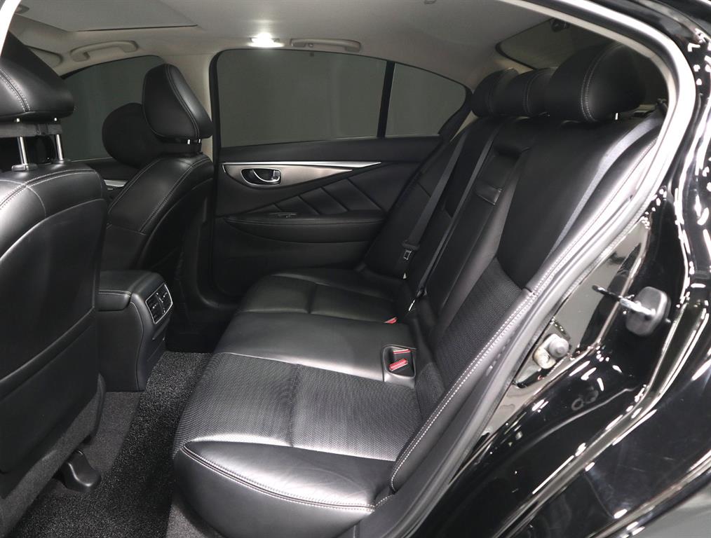Infiniti Q - Vista 10