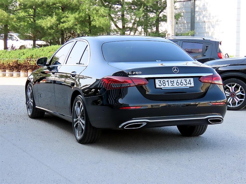 Mercedes Benz E class - Vista 4